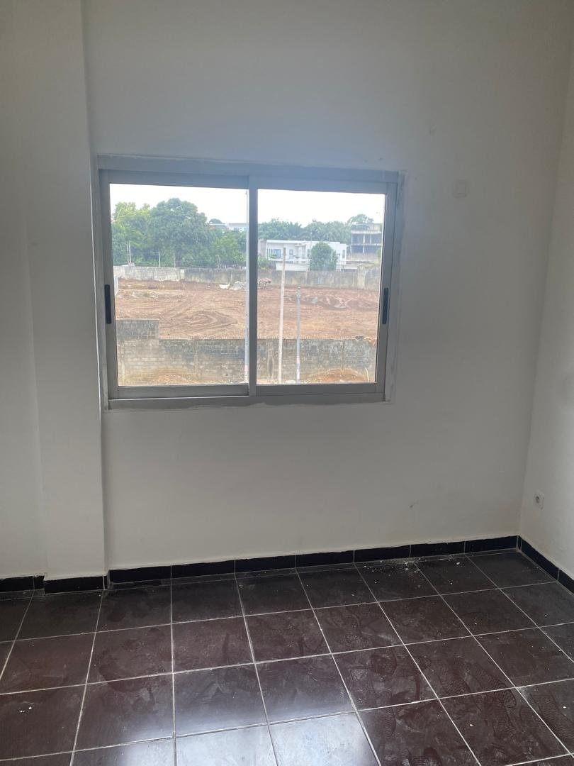 Immeuble R+3 en vente — Riviera 4, M'Pouto — photo 2
