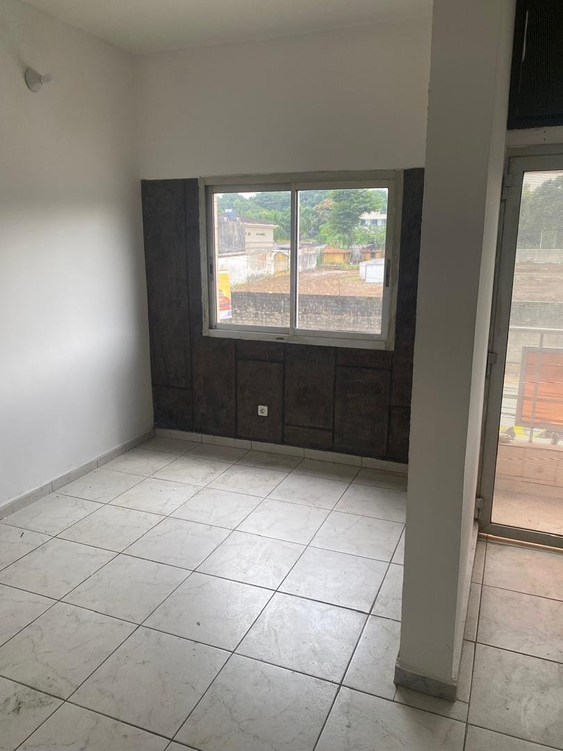 Immeuble R+3 en vente — Riviera 4, M'Pouto — photo 5